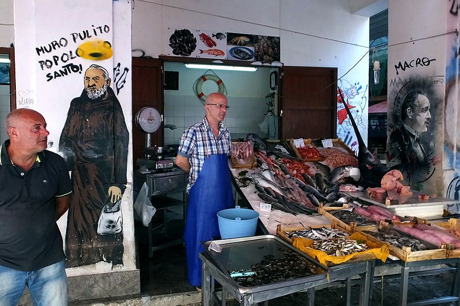 LONGO PIETRO -  Venditore di pesce  (Mercato della Vucciria).JPG